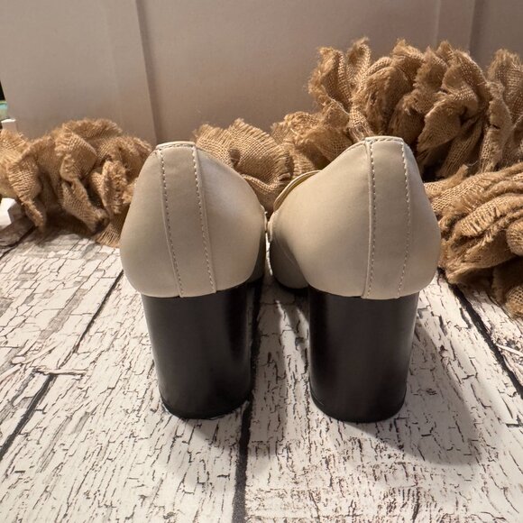 Liz Claiborne Block Heel Show Cream Gold Buckle - Picture 4 of 5